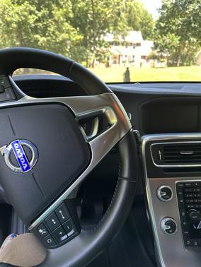 2017 Volvo V60 T5 Platinum