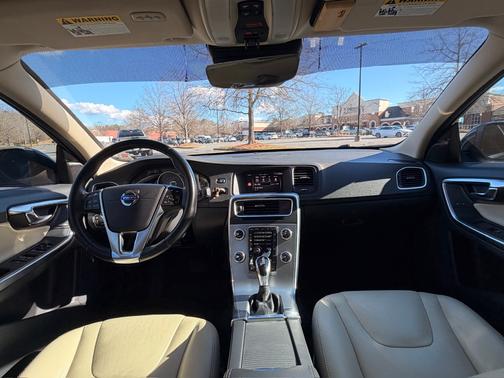 2017 Volvo V60 T5 Platinum