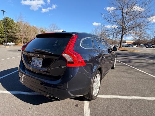 2017 Volvo V60 T5 Platinum