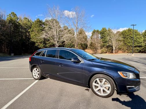 2017 Volvo V60 T5 Platinum