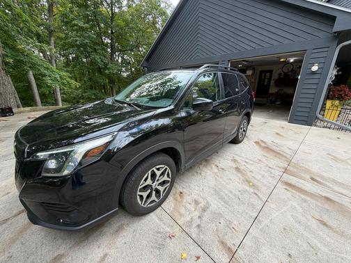 Black 2024 Subaru Forester Premium