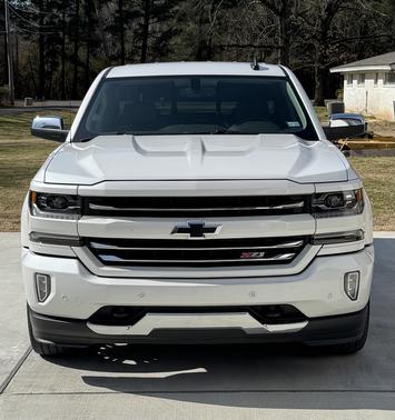 White 2018 Chevrolet Silverado 1500 2LZ