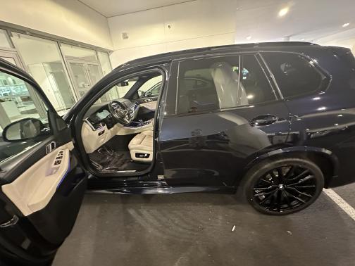 2022 BMW X5 M50i