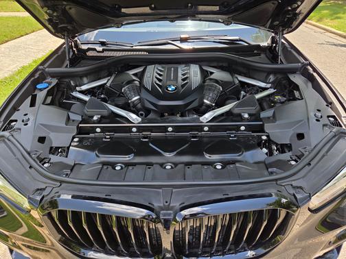 2022 BMW X5 M50i