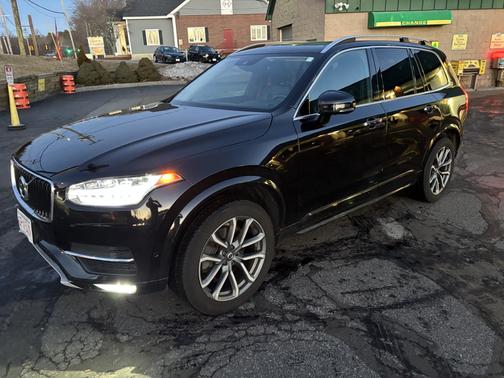2017 Volvo XC90 T6 Momentum