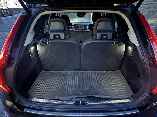 2017 Volvo XC90 T6 Momentum