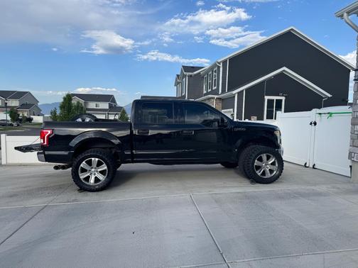 Black 2017 Ford F-150 XLT
