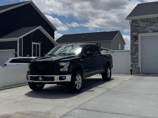 Black 2017 Ford F-150 XLT