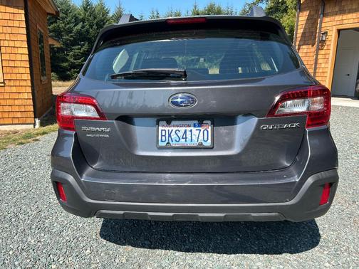 Gray 2018 Subaru Outback 2.5i