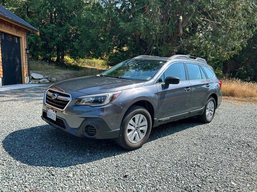 Gray 2018 Subaru Outback 2.5i