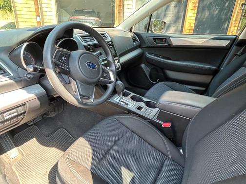 Gray 2018 Subaru Outback 2.5i