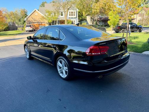 Black 2015 Volkswagen Passat 2.0L TDI SEL Premium