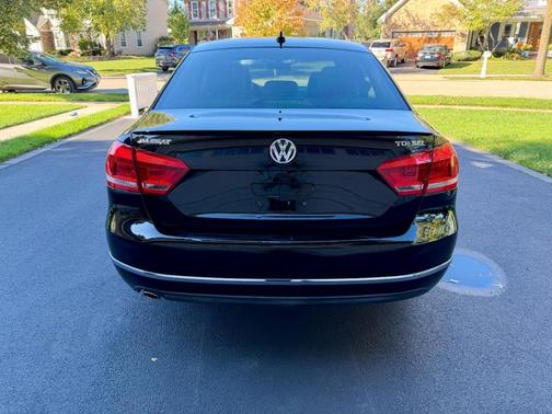 Black 2015 Volkswagen Passat 2.0L TDI SEL Premium