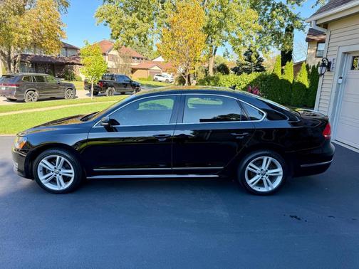Black 2015 Volkswagen Passat 2.0L TDI SEL Premium