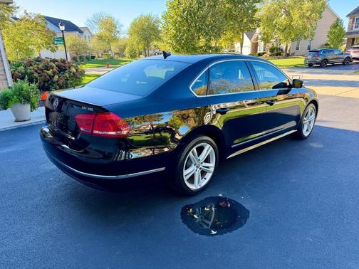 Black 2015 Volkswagen Passat 2.0L TDI SEL Premium