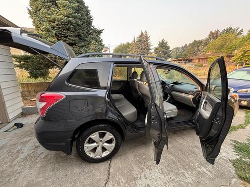 Black 2015 Subaru Forester 2.5i Limited