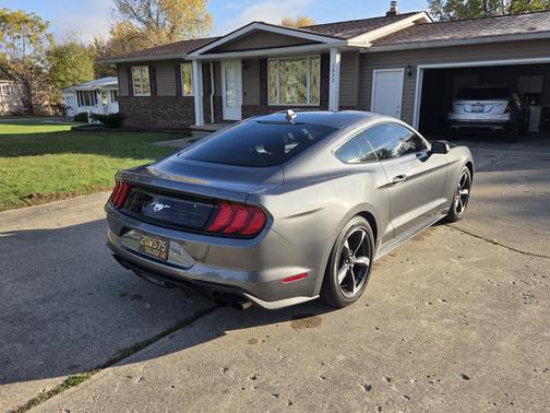 2021 Ford Mustang EcoBoost