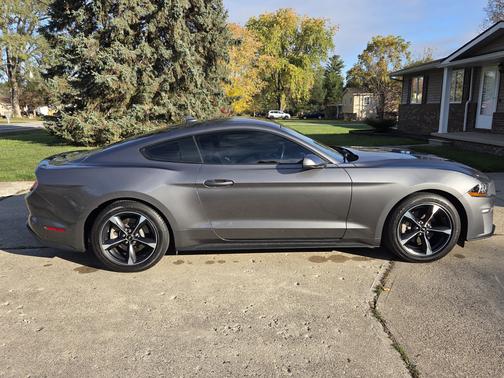 2021 Ford Mustang EcoBoost
