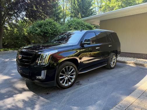 Black 2019 Cadillac Escalade Luxury