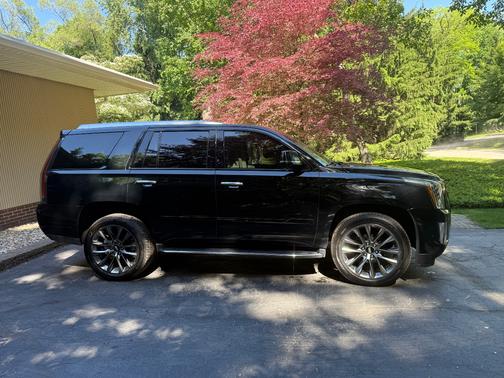 Black 2019 Cadillac Escalade Luxury