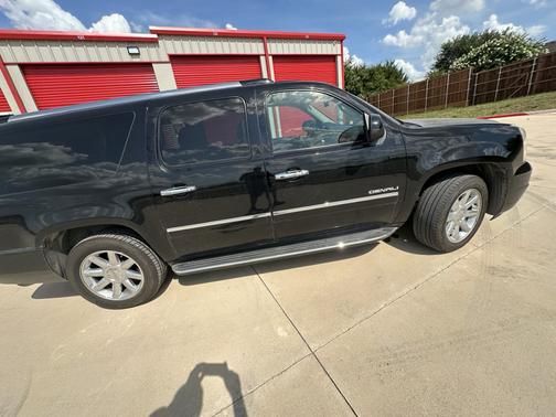 Black 2013 GMC Yukon XL Denali