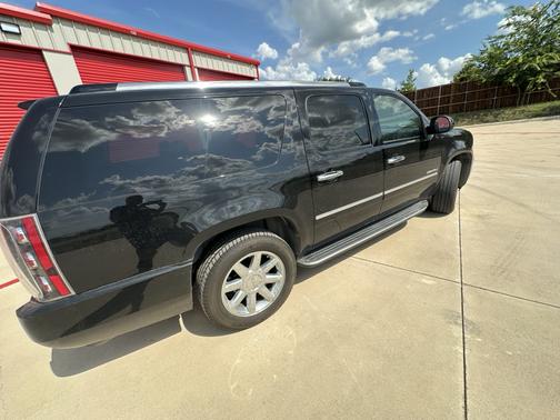 Black 2013 GMC Yukon XL Denali