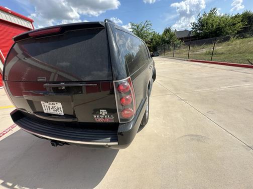Black 2013 GMC Yukon XL Denali
