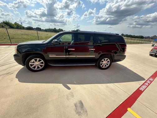 Black 2013 GMC Yukon XL Denali