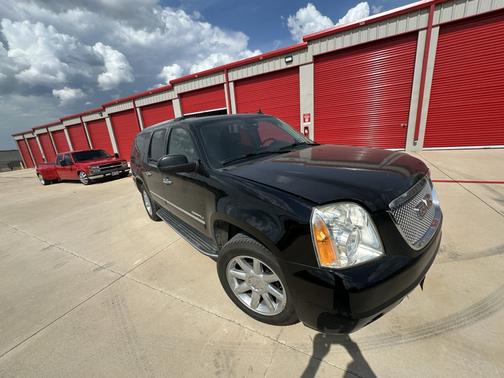 Black 2013 GMC Yukon XL Denali