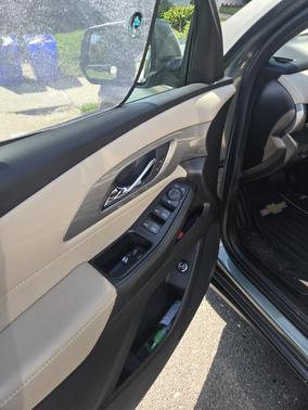 Green 2023 Chevrolet Traverse LT Leather