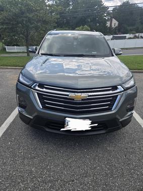 Green 2023 Chevrolet Traverse LT Leather