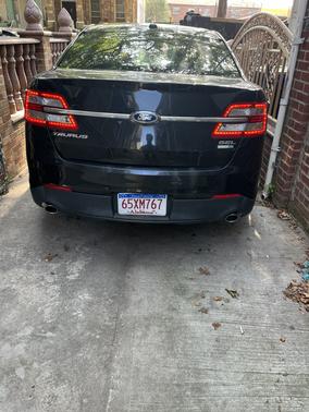 Black 2015 Ford Taurus SEL