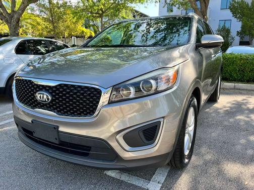 Gray 2017 Kia Sorento LX