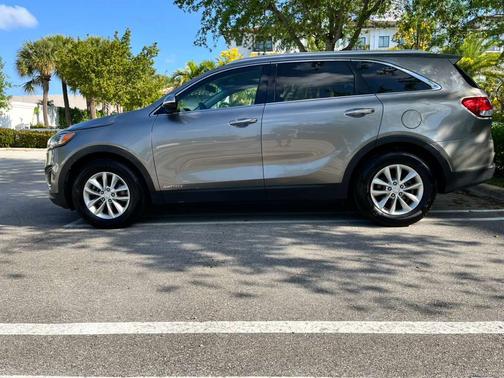 Gray 2017 Kia Sorento LX