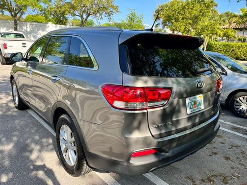 Gray 2017 Kia Sorento LX