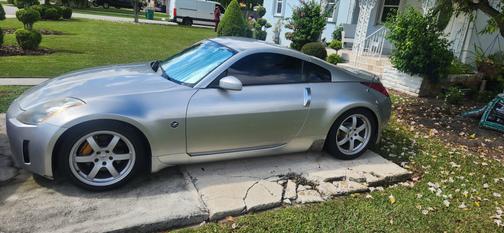 Silver 2003 Nissan 350Z Track