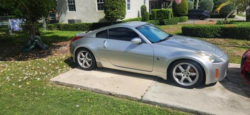 Silver 2003 Nissan 350Z Track