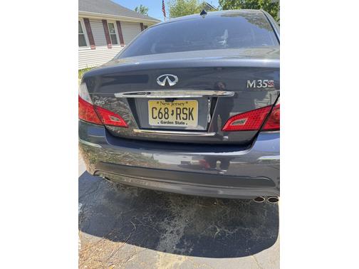 2009 INFINITI M35 x