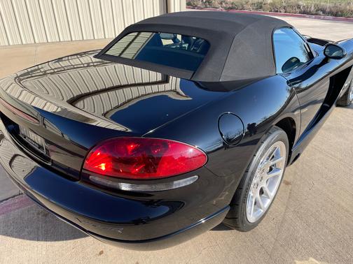 Black 2003 Dodge Viper SRT-10