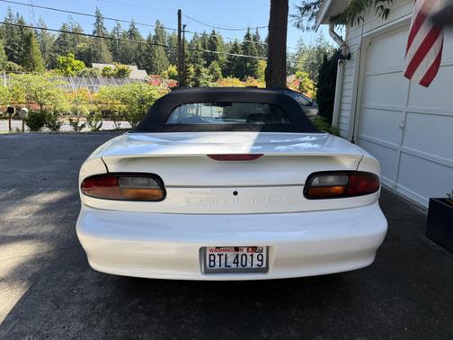 2000 Chevrolet Camaro Base