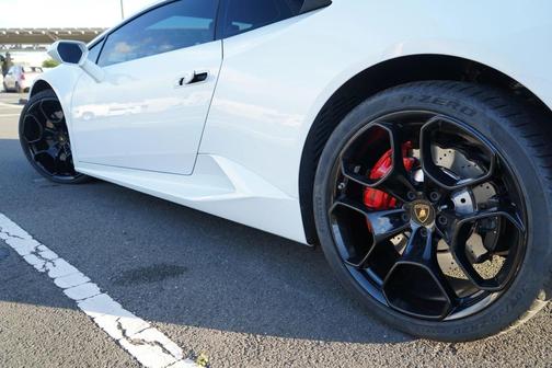 White 2019 Lamborghini Huracan LP580-2