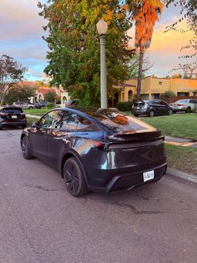 2026 Tesla Model Y Premium RWD