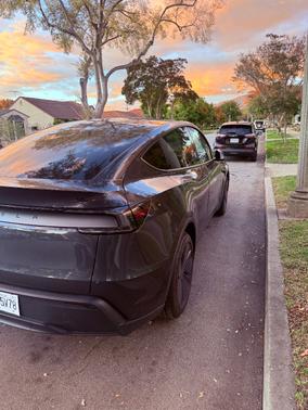 2026 Tesla Model Y Premium RWD