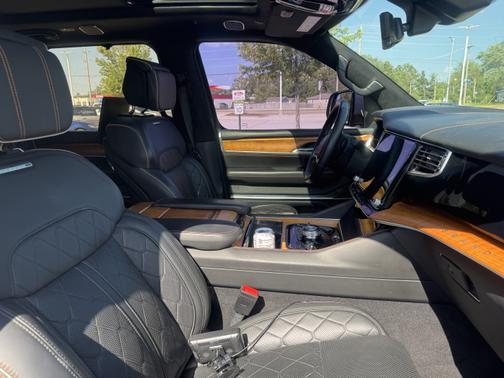 2022 Jeep Grand Wagoneer Series III