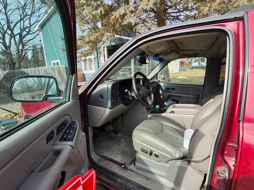 Red 2004 Chevrolet Suburban 1500 LT