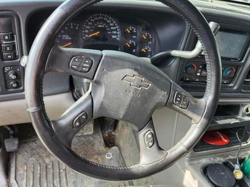 Red 2004 Chevrolet Suburban 1500 LT