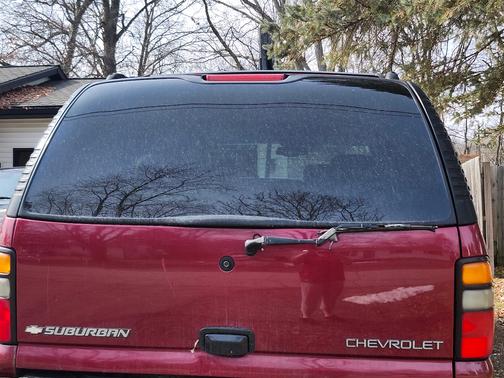 Red 2004 Chevrolet Suburban 1500 LT