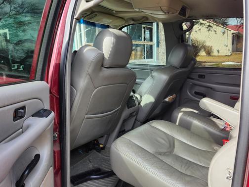 Red 2004 Chevrolet Suburban 1500 LT