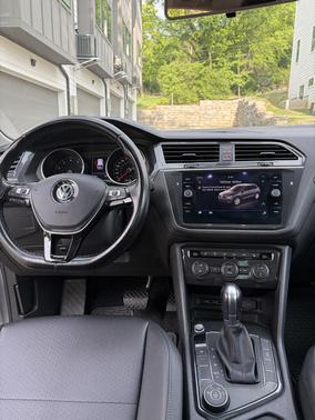 Gray 2019 Volkswagen Tiguan 2.0T SE