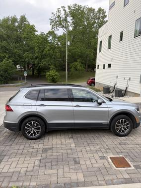 Gray 2019 Volkswagen Tiguan 2.0T SE